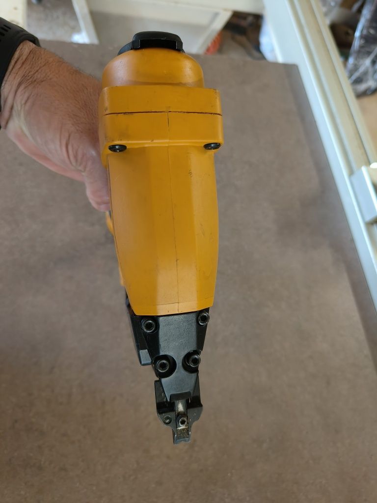 Пистолет за коване на скоби Stanley Bostitch s32 sx