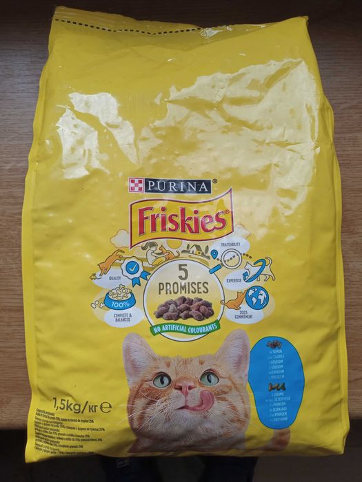 Vând hrană uscată pisici Purina Friskies cu somon și legume 1,5kg