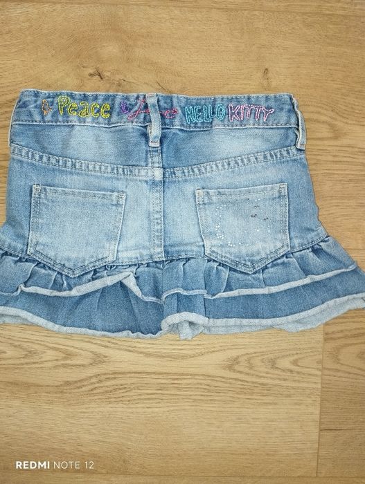 Сукманче + две поли, къси панталонки и два броя блузки подарък 110