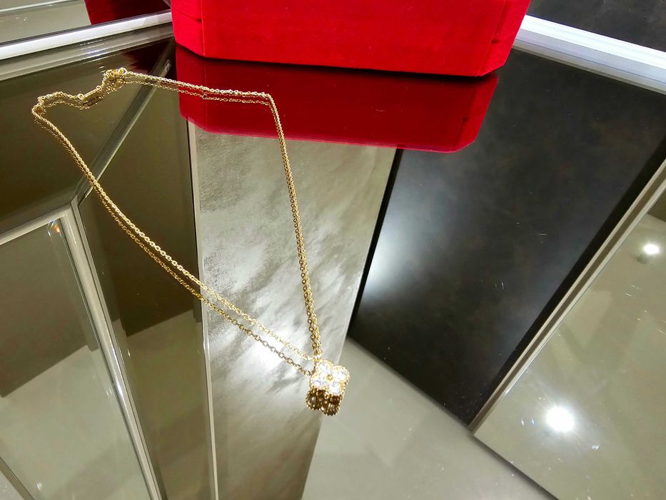 Van Cleef & Arpels VCA Rose Diamond Sweet Alhambra Clover Дамско Колие