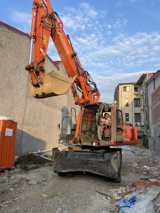 Inchiriere excavator 22 to pe roti, 14 to pe senile cauciuc, Cilindru