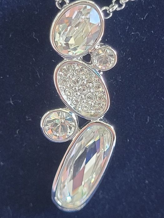 Колие Swarovski с камъни