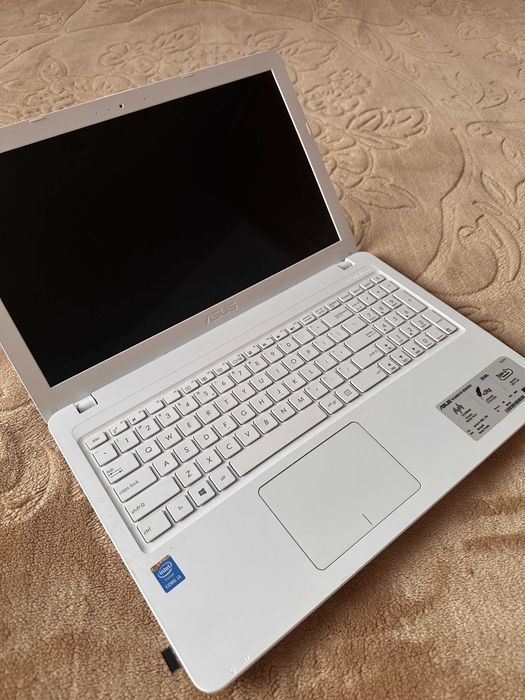 ASUS X540LA i3  4GB RAM  Windows 10 Pro