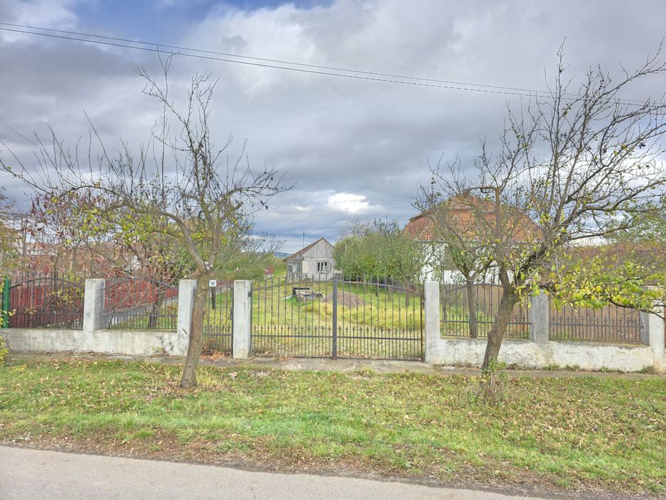 Teren intravilan 1.800 mp, Front 14 m