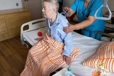 Инсульт олган инсонлар билан ишлиман