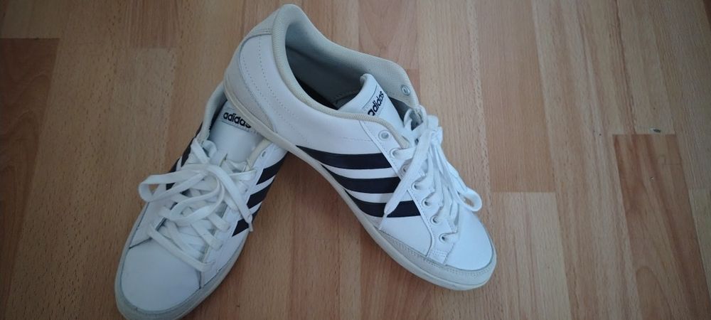 Vând ADIDAS Caflaire alb