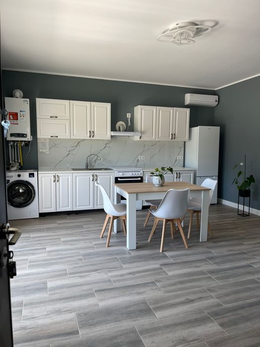 De inchiriat casa cu 2 apartamente