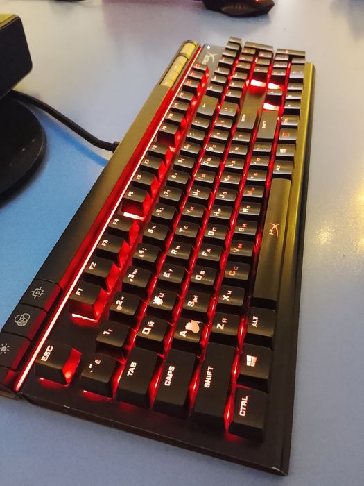 Премиальня игровая клавиатура HyperX Alloy Elite RGB