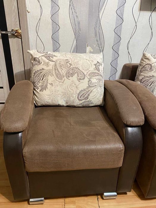 Продам диван с креслом