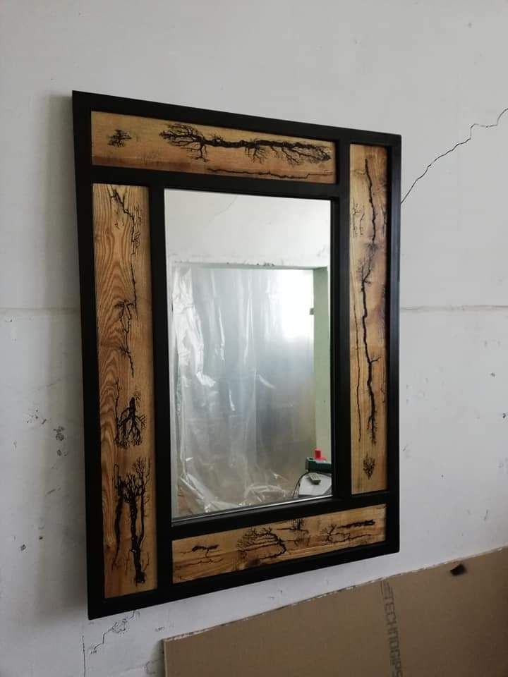 Огледало с метална и дървена рамка!