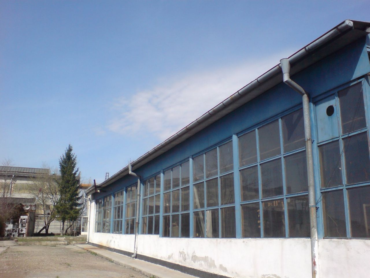 Продава се Промишлена сграда в Добрич, Промишлена зона - Запад - 2500 кв.м за 100 €/кв.м - Снимка #1