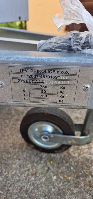 Vind remorcă Aproape nouă