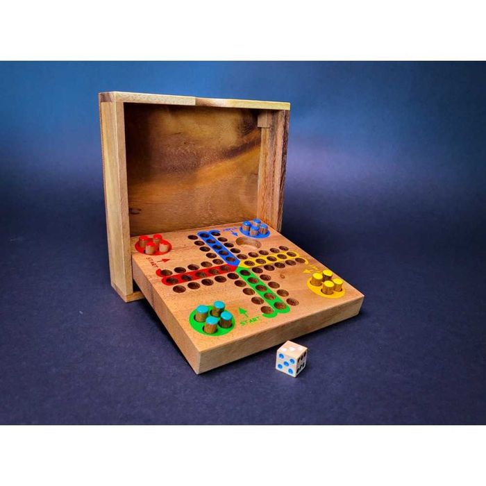 Не се сърди човече от дърво в компактна кутия.