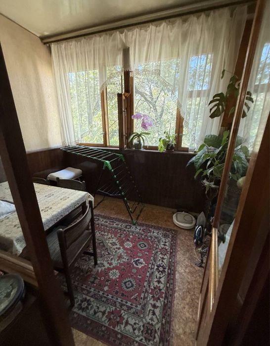 Ц-5 , 4-х комнатная квартира со средним ремонтом.