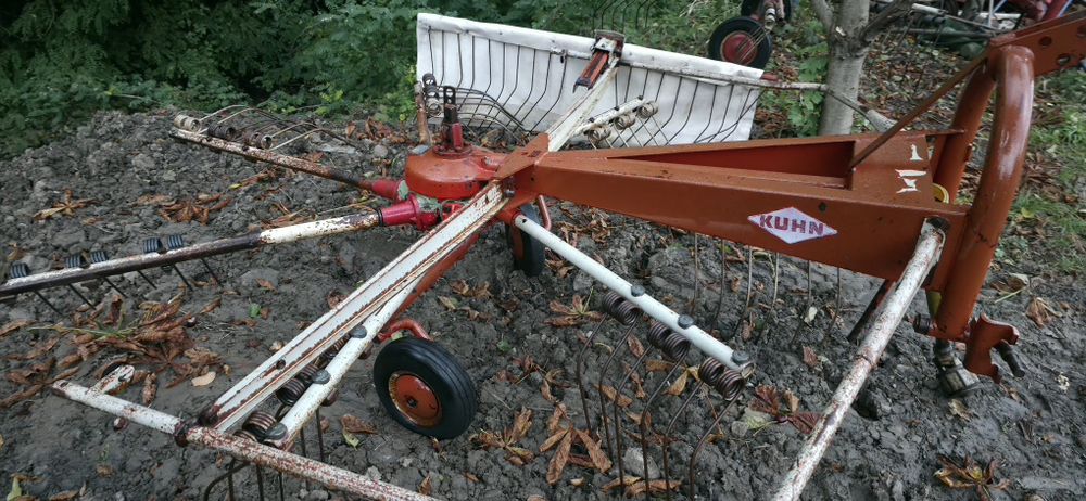 Greblă de adunat KUHN GA 280 SI 300