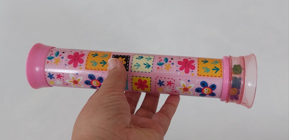 Детский калейдоскоп — яркая игрушка для развития фантазии

Продаю де