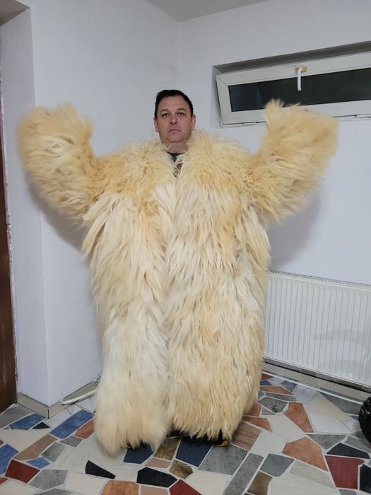 Tradiţi,bundă ,subă ,bitusă,suman .