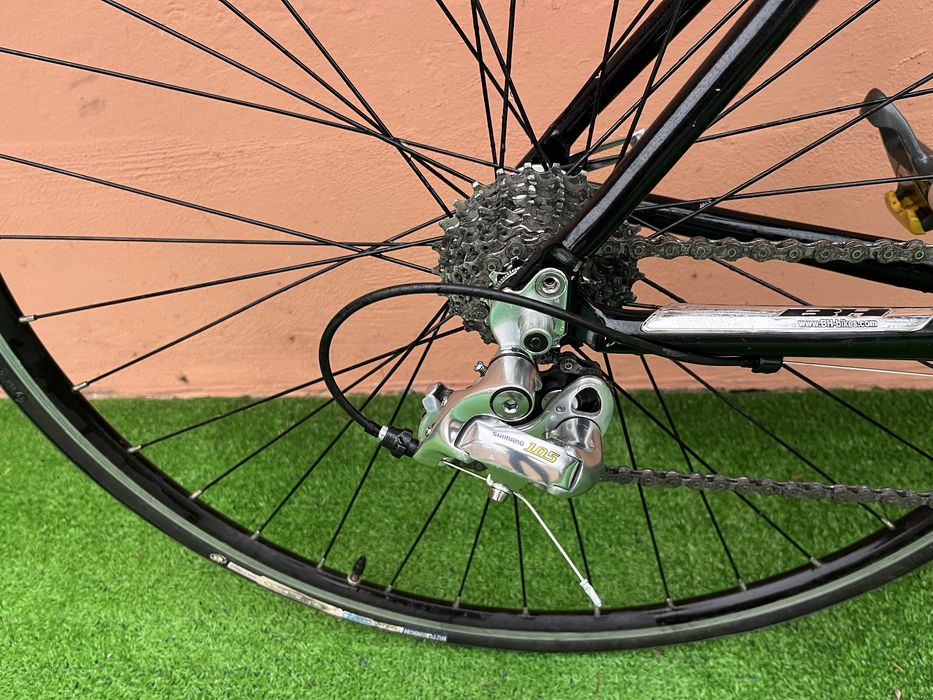 Като Нов Алуминиев Шосеен Велосипед BH 28цола 2х9 Внос Германия