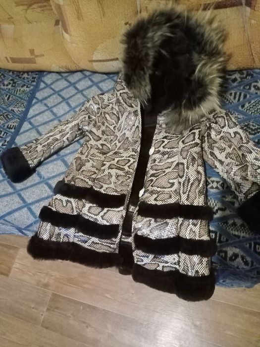 Продам детскую дубленку