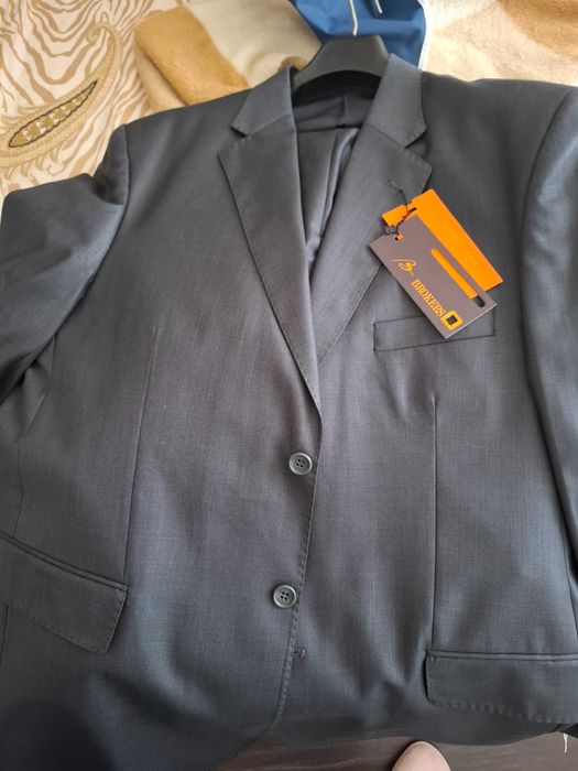 Vand costum nou ptr barbati mar 58