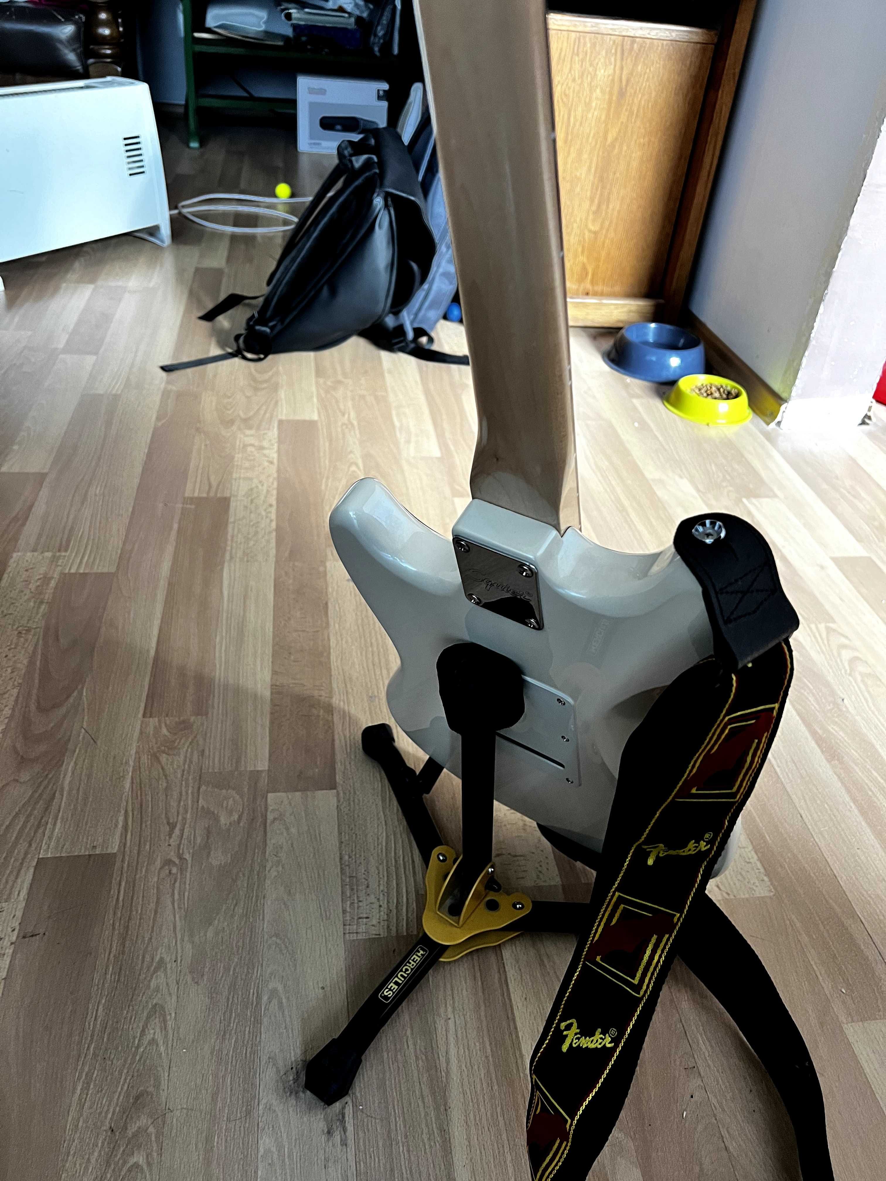 Китара Fender Squier Cyclone