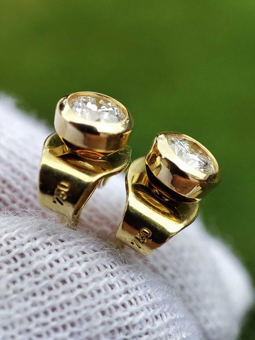 Cercei aur 18k cu Diamante Briliante Button stud cu fluturas