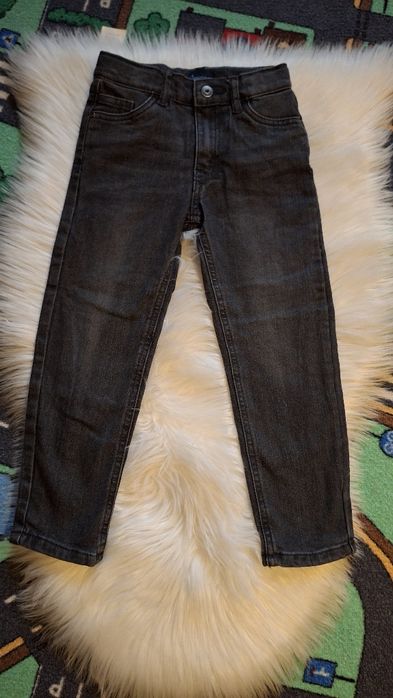 Lot de băieții pantalonii și căciulă