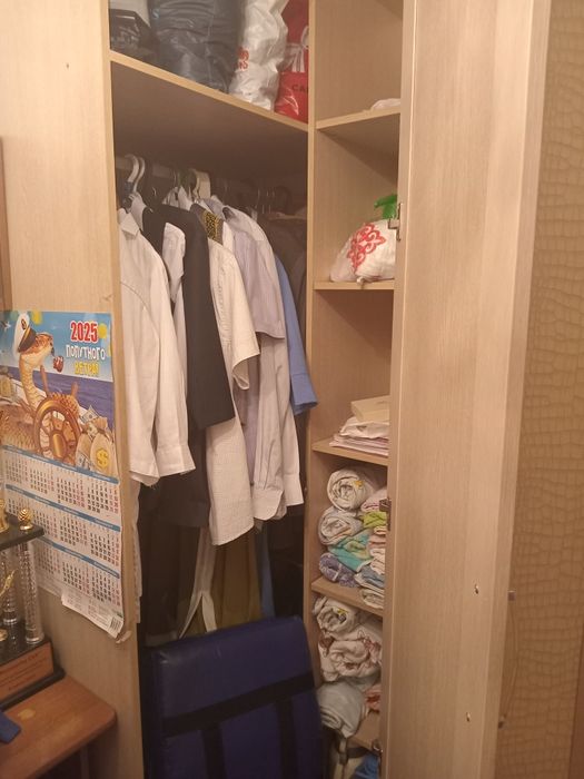 Углавой шкаф.хороший