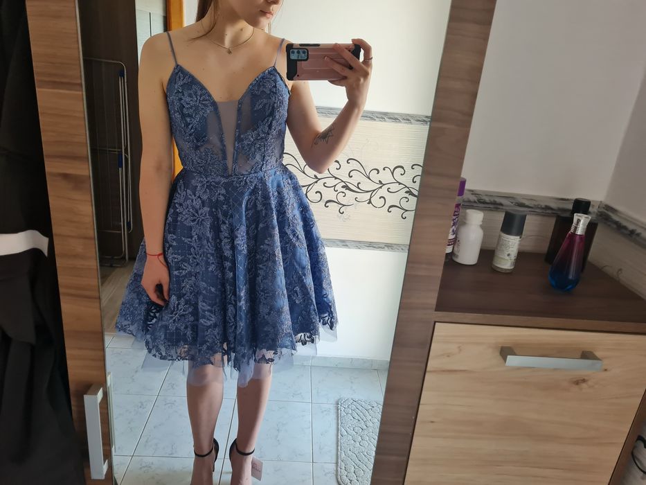 Официална рокля