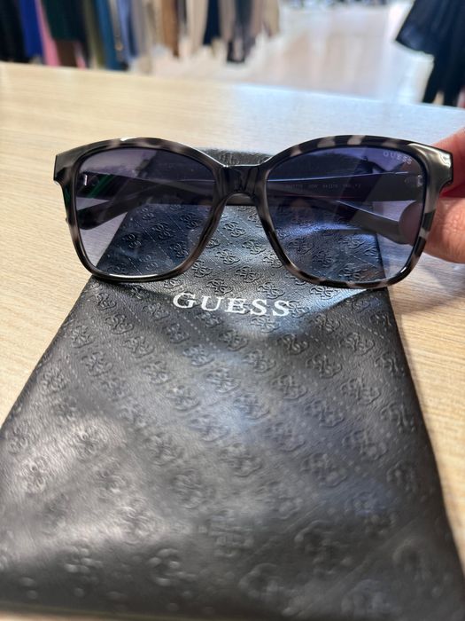 Ochelari de soare Guess