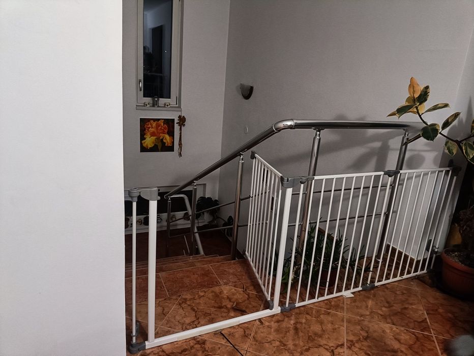 Gard de protecție pentru copii și cu portiță