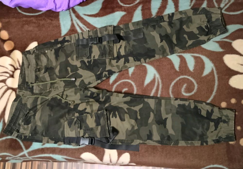 Pantaloni tactici camuflaj