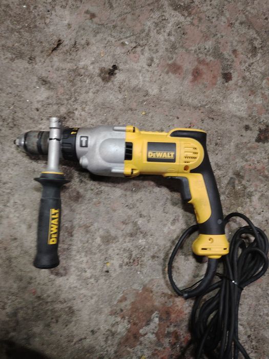 Продам ударную дрель dewalt