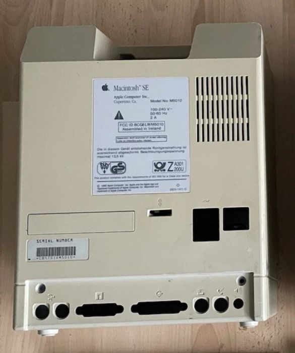 Carcasa Macintosh SE pentru colecție sau modat pc