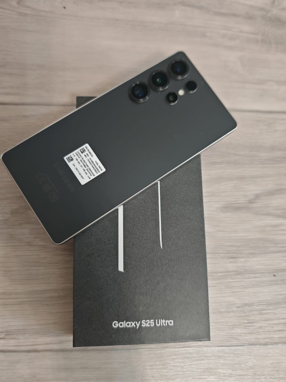 Срочно Самсунг S25 Ultra на 256 гигов