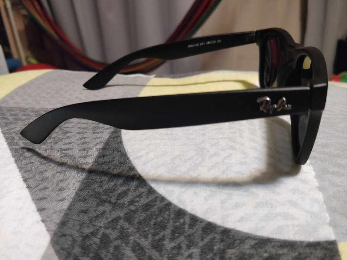 Ochelari de soare Ray-Ban Wayfarer RB2140, polarizați.