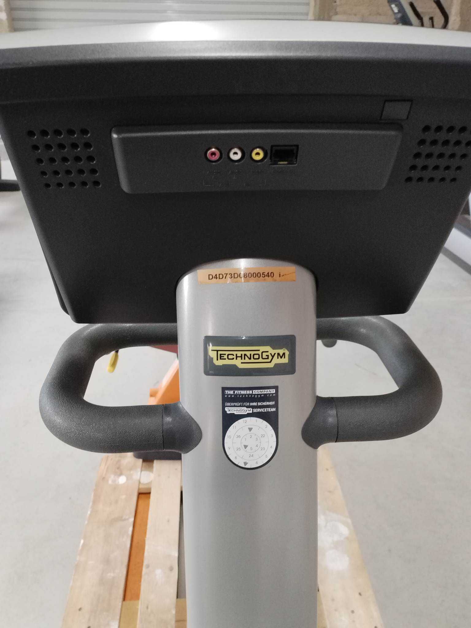 Technogym New Recline Bike 700 Wellness TV