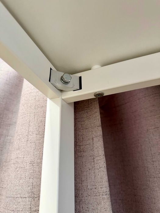 Бюро / маса Vihals от IKEA с борд/панел от iScreen.design