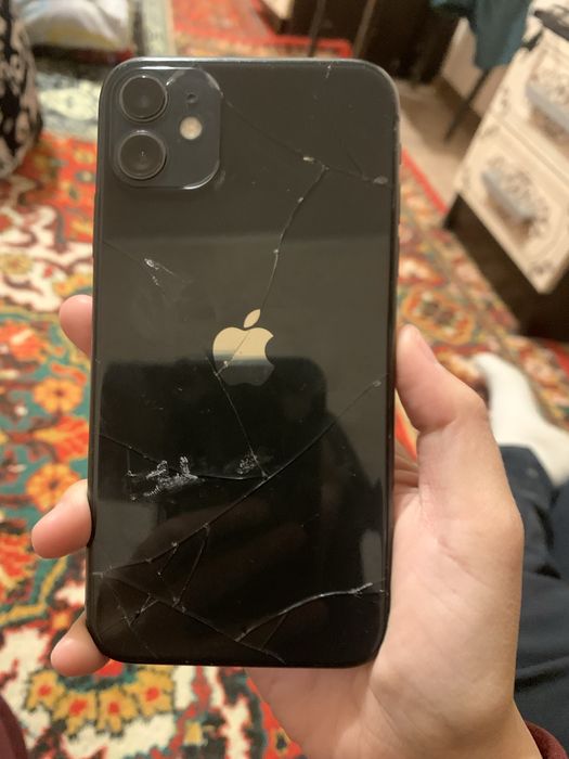 айфон 11 , 64 гб, 73% емкость , минус на фото.