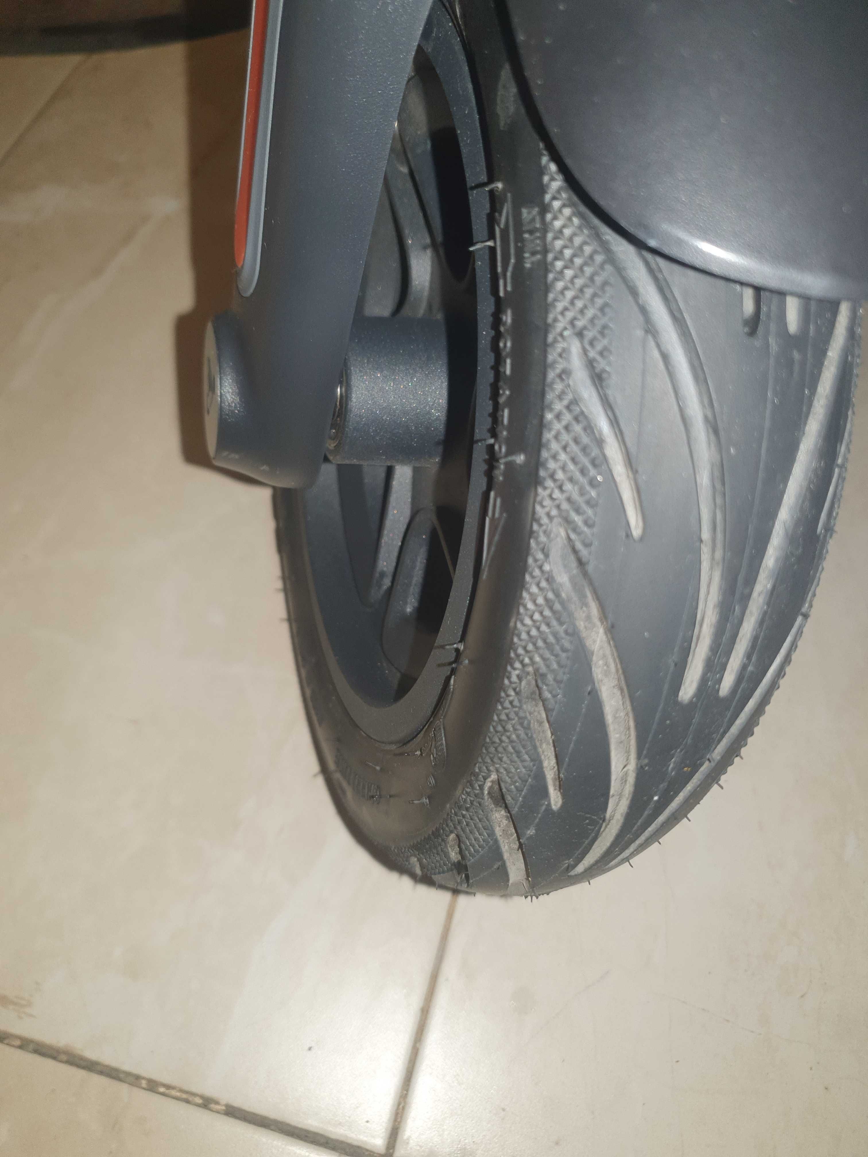 Нова Електрическа тротинетка Ninebot KickScooter F2 by Segway