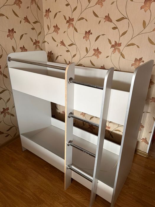 двухэтажная кровать