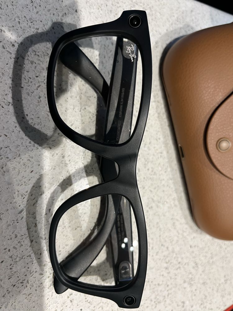 Продавам очила Ray Ban META