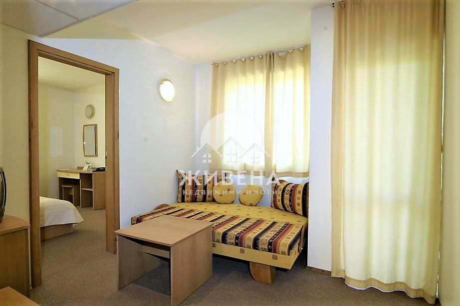 Продава се Хотел в к.к. Св.Св. Константин и Елена - 725 кв.м за 1366 €/кв.м - Снимка #2