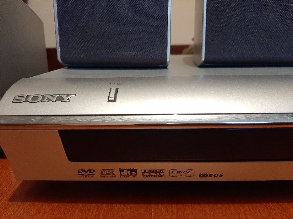 DVD система за домашно кино SONY DAV-DZ 100