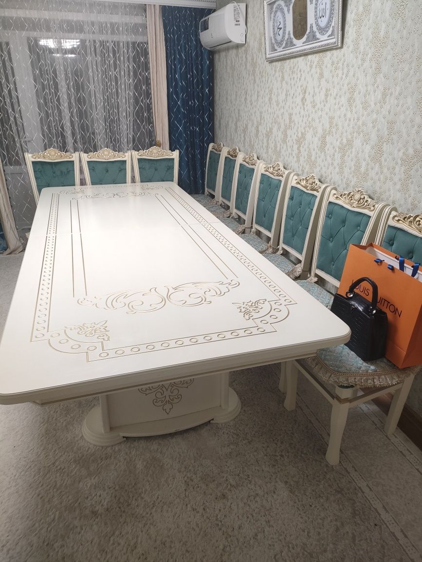 Продам стол 3-3,5м, стулья 12шт