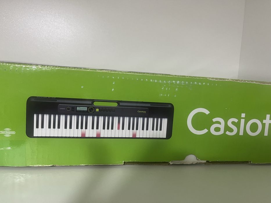 Продам новый Цифровой синтезатор Casio LK-S250