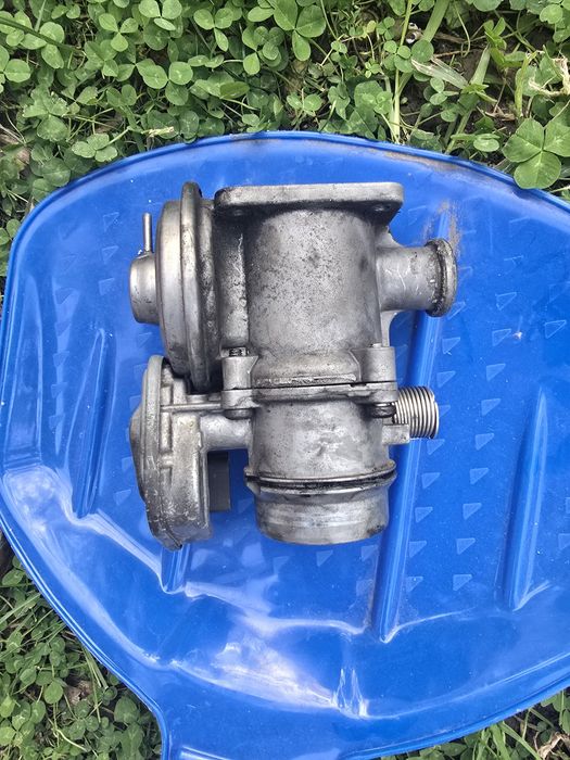 Vând clapera accelerație + EGR pt BMW motor M57