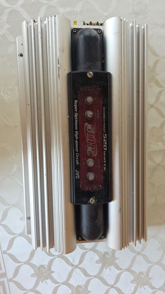 Amplificator auto