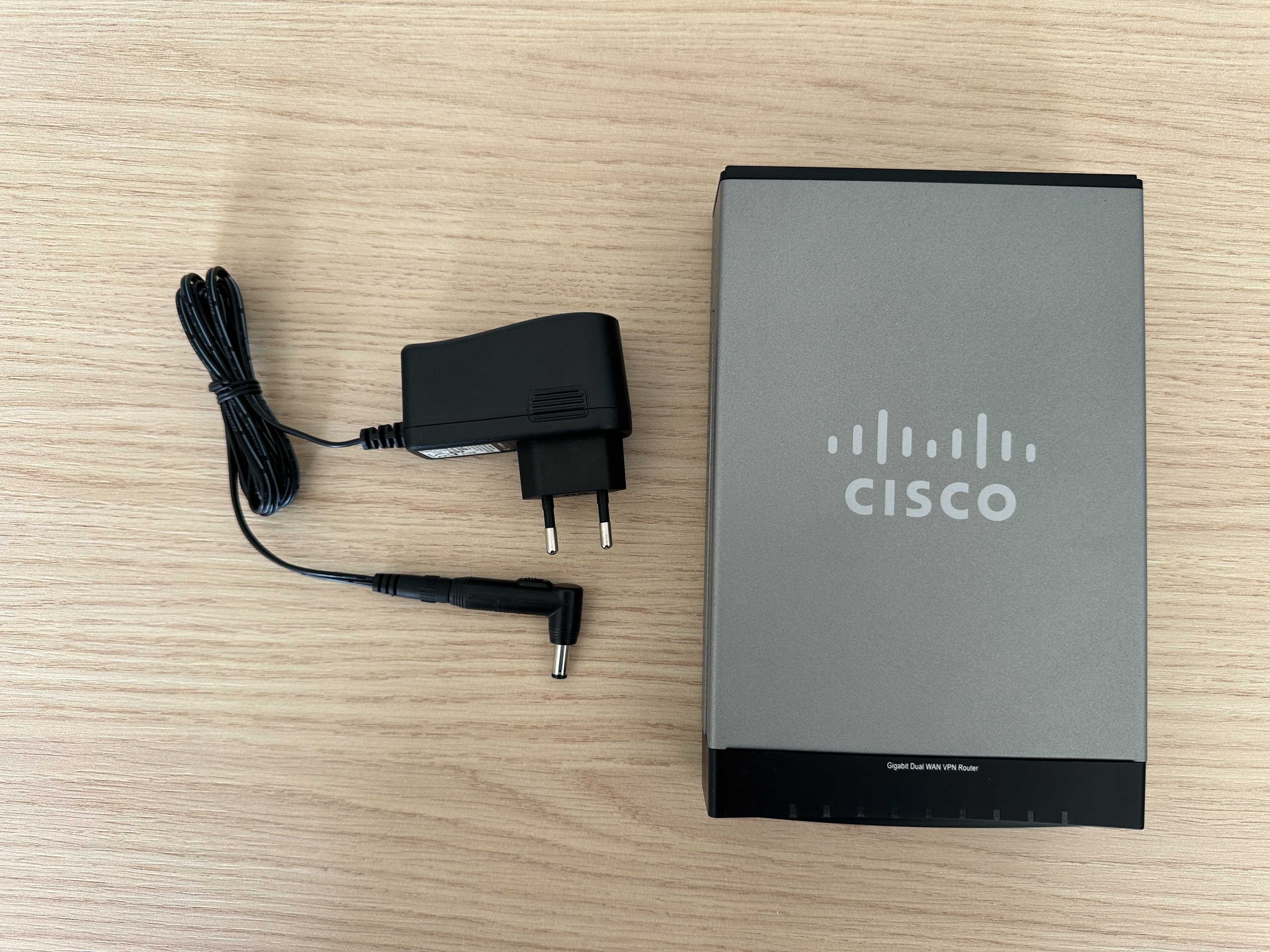 Рутер Cisco RV042G