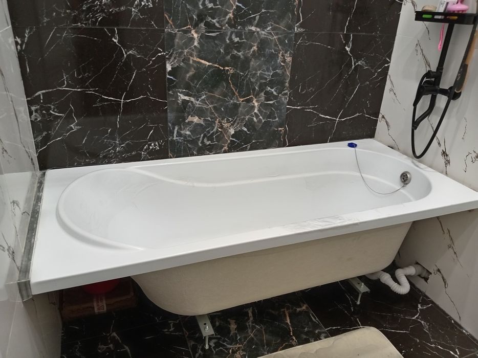 Продам б/у акриловую ванну в отличном состоянии